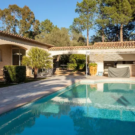- Clos Saint Jean * Roquebrune-sur Argens