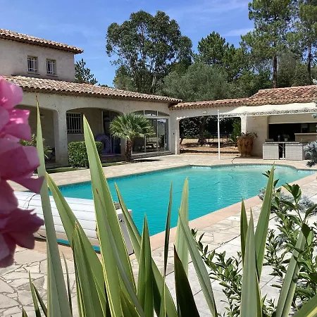 - Clos Saint Jean * Roquebrune-sur-Argens