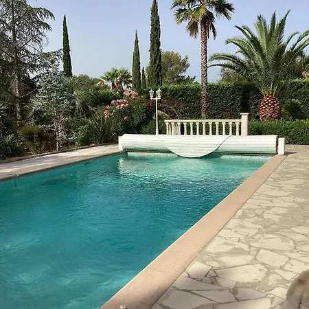 - Clos Saint Jean * Roquebrune-sur-Argens